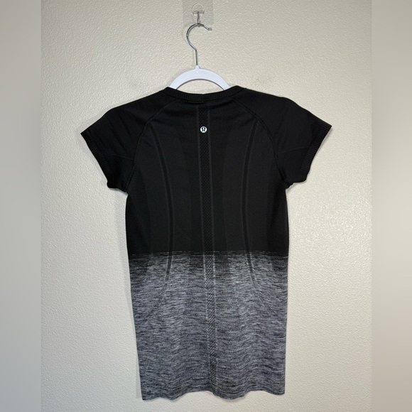 Lululemon Swiftly Tech Short Sleeve Crew White / Black size 6 G10 - Picture 3 of 8
